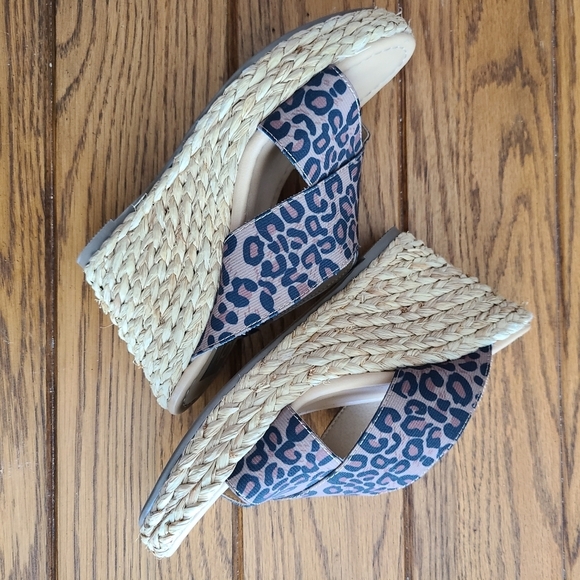 COPY - Dolce Vita Wedge Slip on Espadrille Cheetah Print women size 6.5 3.5 in … - Picture 3 of 6